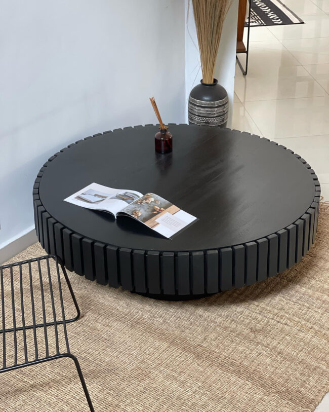 DB812FBD-1F9B-4EAC-A6B8-99A0E71AC42B Bonobo table